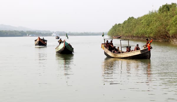 রাখাইনে বিস্ফোরণ, নাফ নদীতে বিজিবির টহল জোরদার