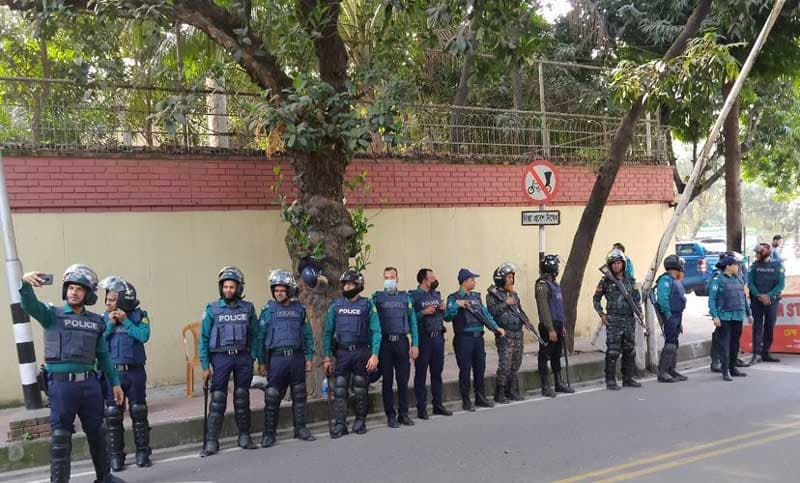 আরো পুলিশ মোতায়েন খালেদা জিয়ার বাসভবনে