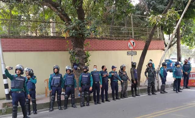 আরো পুলিশ মোতায়েন খালেদা জিয়ার বাসভবনে