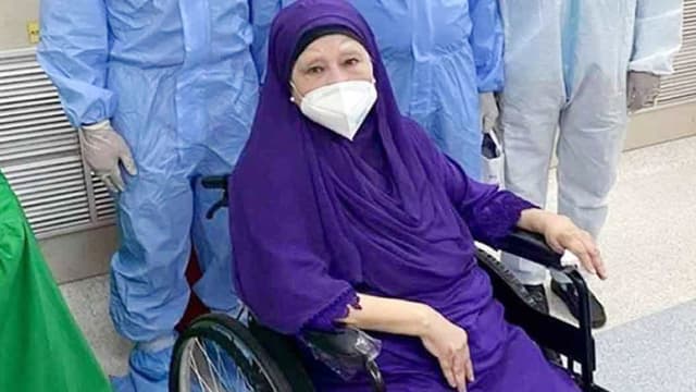 এই মুহূর্তে সিসিইউতে খালেদা জিয়া