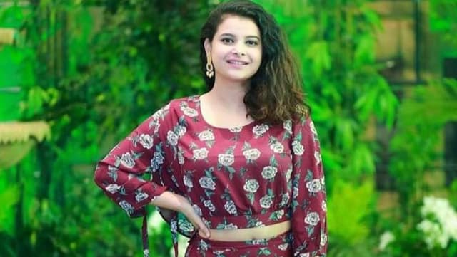 খোলামেলা কাপড় পরে ফটোশুটের বয়সে পড়াশোনা করছি : শবনম ফারিয়া