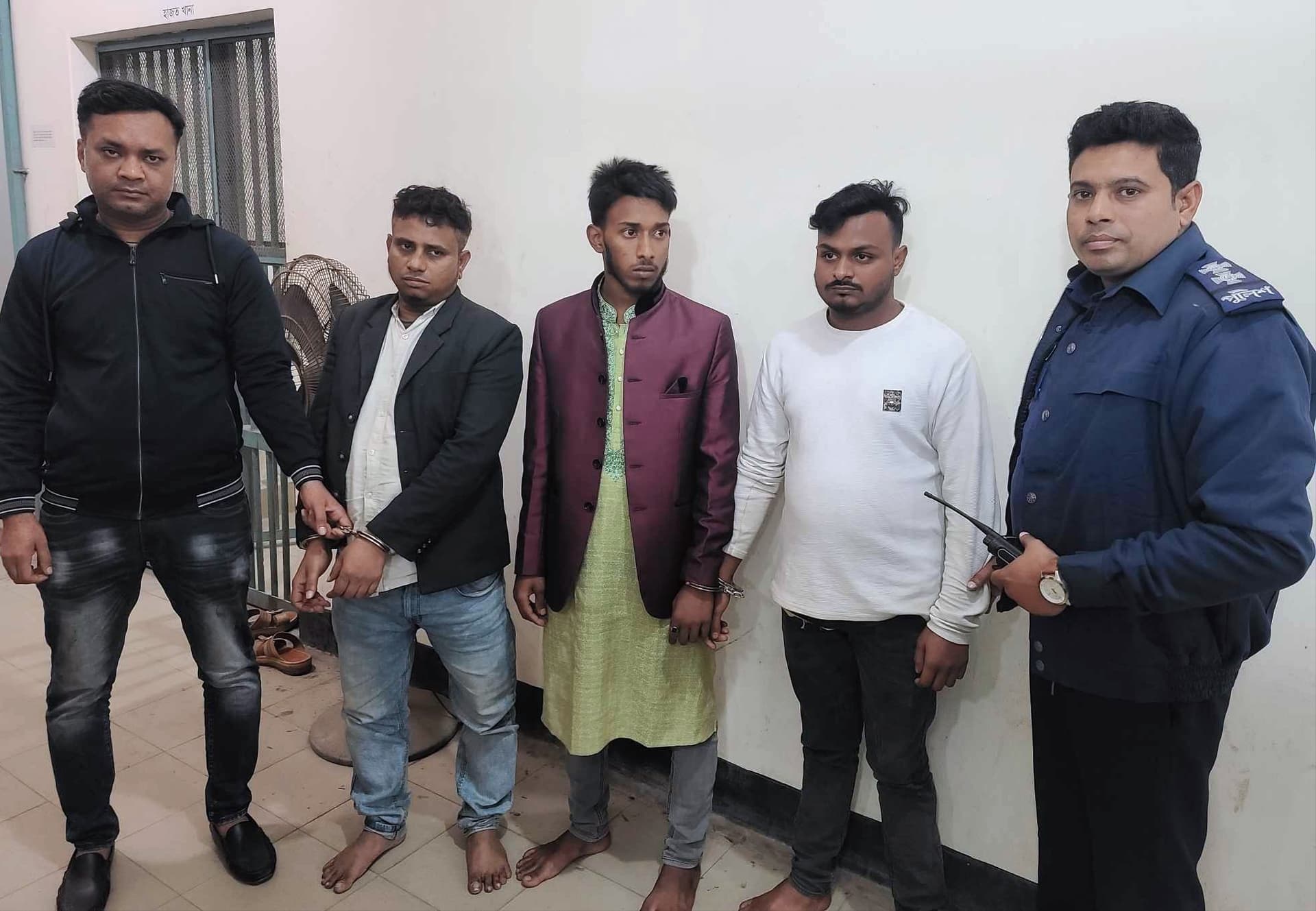 পুলিশ পরিচয়ে অপহরণের চেষ্টা, আটক ৩ যুবক