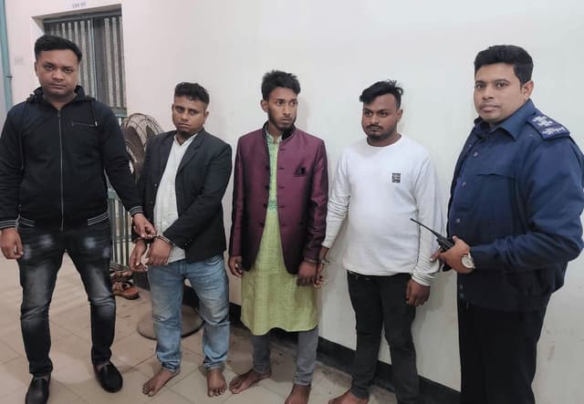 পুলিশ পরিচয়ে অপহরণের চেষ্টা, আটক ৩ যুবক