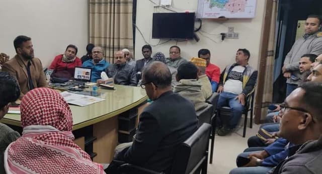 হাকিমপুরে সাংবাদিকদের সাথে নবাগত ওসি'র মতবিনিময়