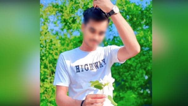 মির্জাগঞ্জে বীর মুক্তিযোদ্ধাকে জুতাপেটা করলেন ছাত্রলীগ কর্মী!