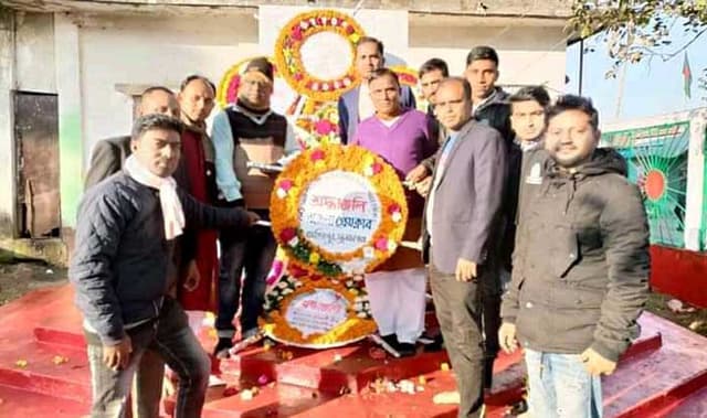 তাহিরপুর প্রেসক্লাবের পুষ্পস্তবক অর্পণ