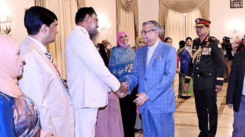 মহান বিজয় দিবস উপলক্ষে বীরশ্রেষ্ঠ পরিবারের সদস্যদের সংবর্ধনা দিলেন রাষ্ট্রপতি