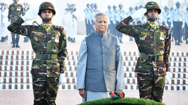 বিজয় দিবসে জাতীয় স্মৃতিসৌধে শহীদদের প্রতি শ্রদ্ধা জানালেন ড. ইউনূস