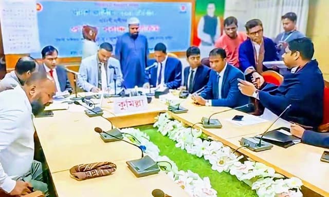 কুমিল্লা-৪: আলোচিত দুই প্রার্থী 'রাজী-কালামের' কুশল বিনিময়