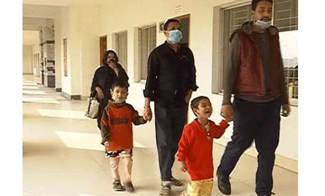 আদালতে কান্নাকাটি করায় জামিন পেলেন ২ শিশুর মা