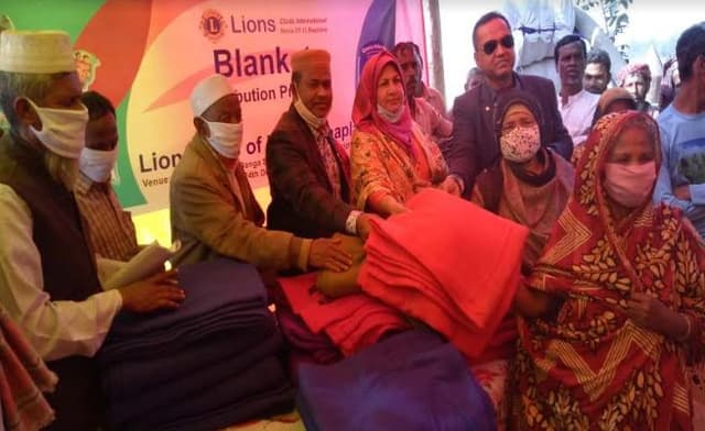 ভূরুঙ্গামারীতে লায়ন্স ক্লাবের শীত বস্ত্র বিতরণ