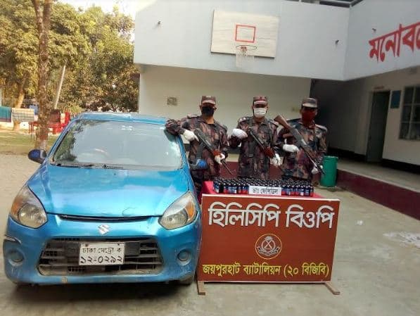 হিলি সীমান্তে প্রাইভেট কারসহ ফেনসিডিল জব্দ