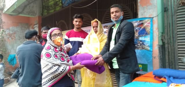 শীতার্তদের মাঝে কম্বল ও মাস্ক বিতরণ দেশ সমাজ কল্যাণ সংগঠনের