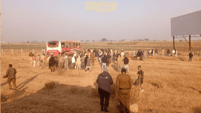 পাকিস্তানে দুটি সড়ক দুর্ঘটনায় ১৮ জনের মৃত্যু, আহত ৩৫ জন